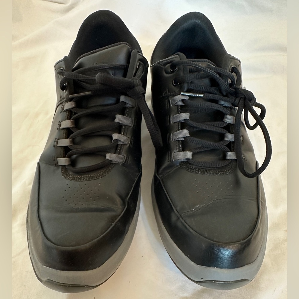 Men’s Nike Zoom Accurate golf shoes, black w/ grey size 10